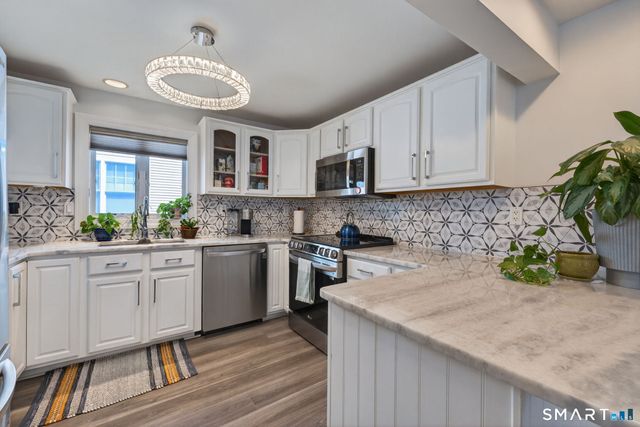 7 Edge Hill Road, East Lyme, CT 06357