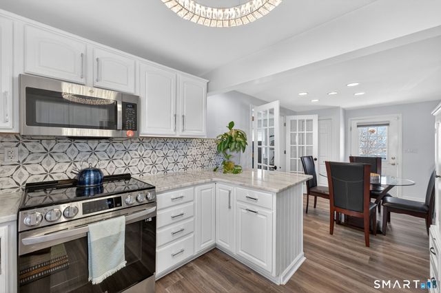 7 Edge Hill Road, East Lyme, CT 06357