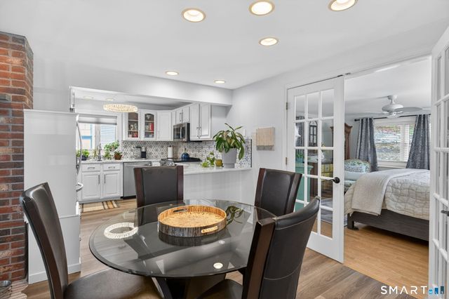 7 Edge Hill Road, East Lyme, CT 06357