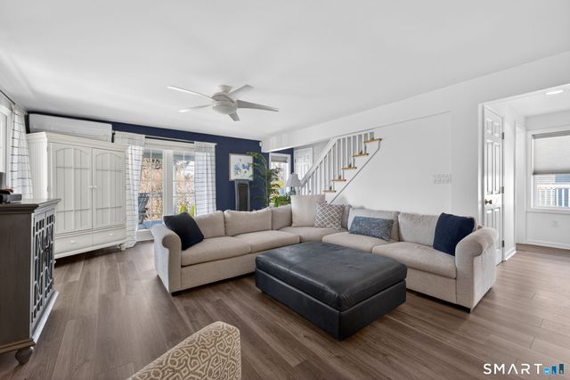 7 Edge Hill Road, East Lyme, CT 06357