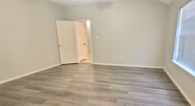 865 W Lynn Creek Drive, Arlington, TX 76001