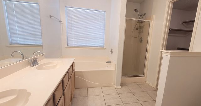 865 W Lynn Creek Drive, Arlington, TX 76001