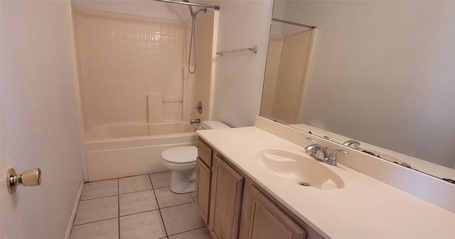 865 W Lynn Creek Drive, Arlington, TX 76001