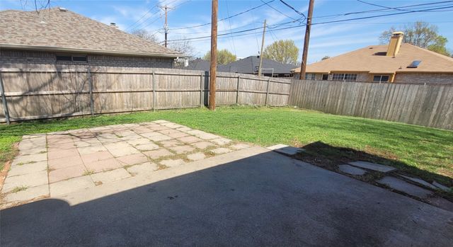 865 W Lynn Creek Drive, Arlington, TX 76001