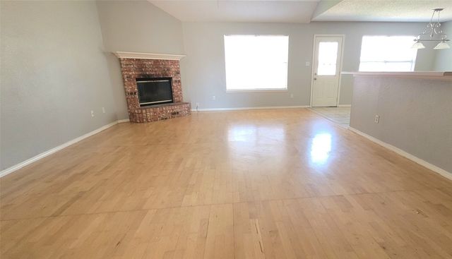 865 W Lynn Creek Drive, Arlington, TX 76001