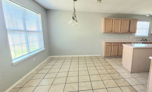 865 W Lynn Creek Drive, Arlington, TX 76001