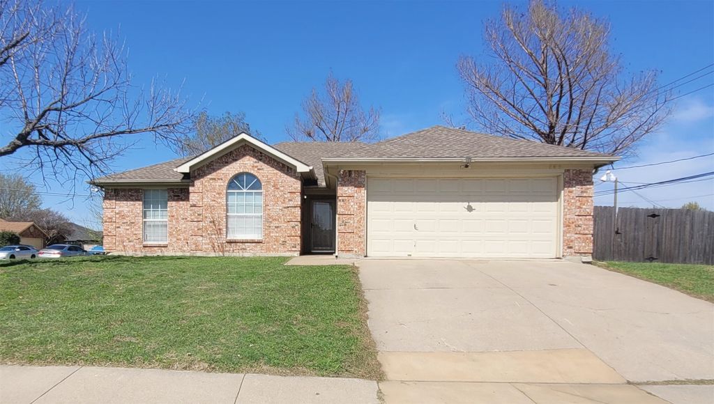 865 W Lynn Creek Drive, Arlington, TX 76001