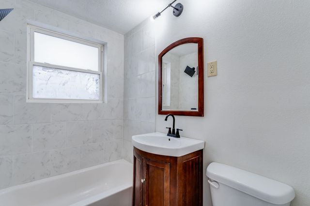 1803 N High St, Wichita, KS 67203