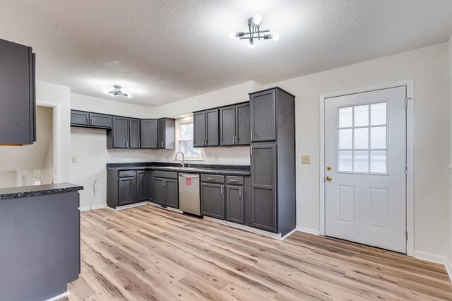 1803 N High St, Wichita, KS 67203