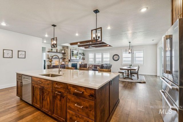 521 S Gabriel Ln, Nampa, ID 83687