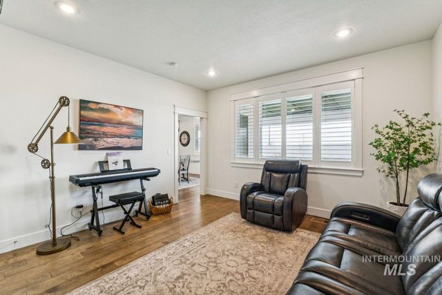 521 S Gabriel Ln, Nampa, ID 83687