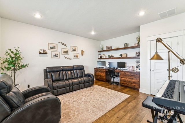 521 S Gabriel Ln, Nampa, ID 83687