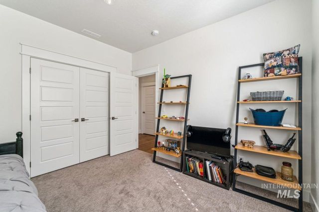 521 S Gabriel Ln, Nampa, ID 83687