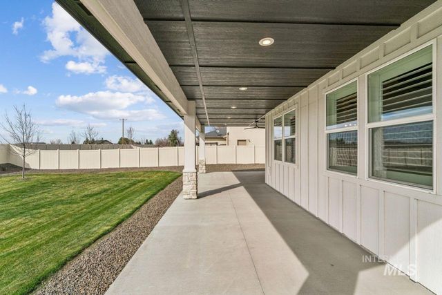 521 S Gabriel Ln, Nampa, ID 83687