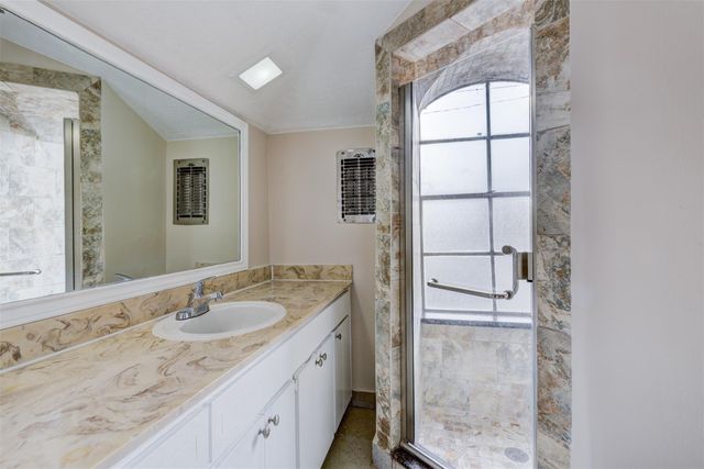 2555 Marilee Lane 4, Houston, TX 77057