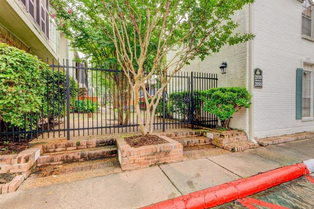 2555 Marilee Lane 4, Houston, TX 77057