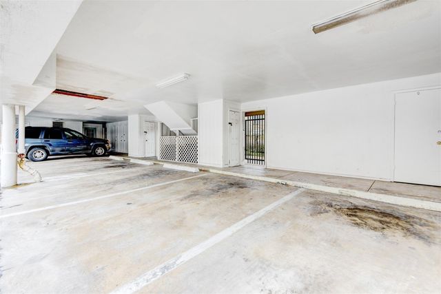 2555 Marilee Lane 4, Houston, TX 77057