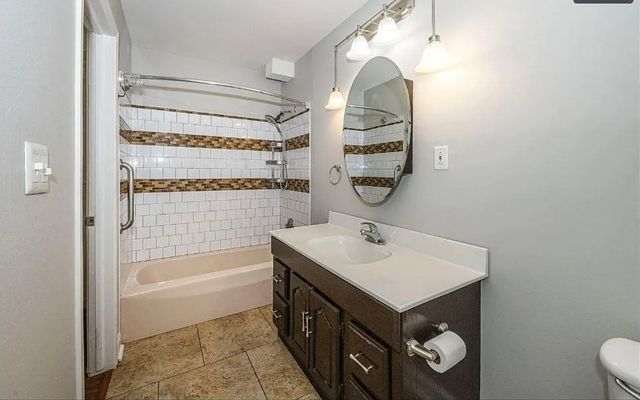 1003 Argyle Street 4A, Bensenville, IL 60106