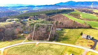 4 Creighton DR, Rocky Mount, VA 24151