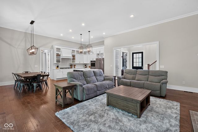 11640 Walton Crescent, Zionsville, IN 46077