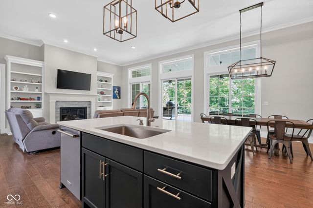 11640 Walton Crescent, Zionsville, IN 46077