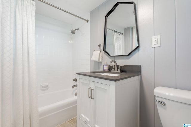 728 ROCKBRIDGE ROAD, Vestavia Hills, AL 35216