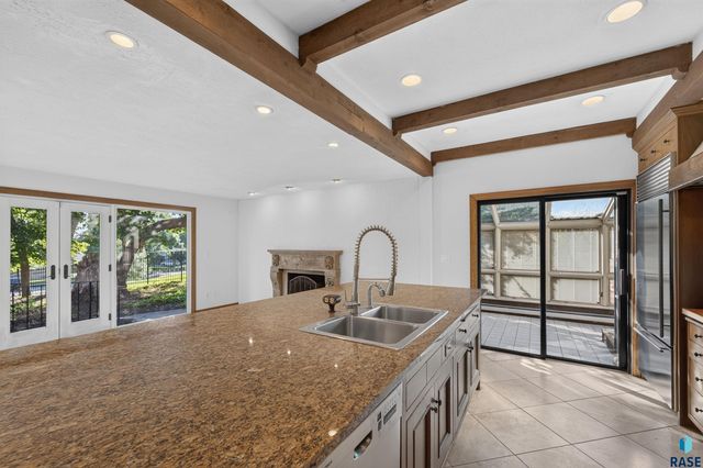 21 S Riverview HTS Heights, Sioux Falls, SD 57105
