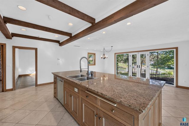 21 S Riverview HTS Heights, Sioux Falls, SD 57105
