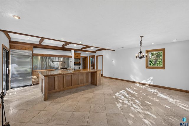 21 S Riverview HTS Heights, Sioux Falls, SD 57105