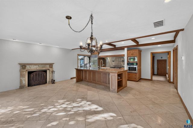 21 S Riverview HTS Heights, Sioux Falls, SD 57105