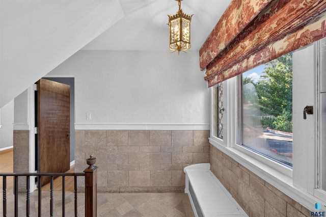 21 S Riverview HTS Heights, Sioux Falls, SD 57105