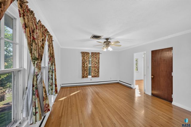 21 S Riverview HTS Heights, Sioux Falls, SD 57105