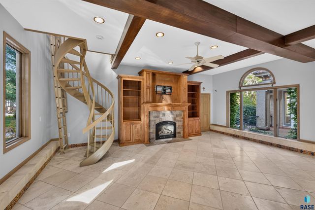 21 S Riverview HTS Heights, Sioux Falls, SD 57105