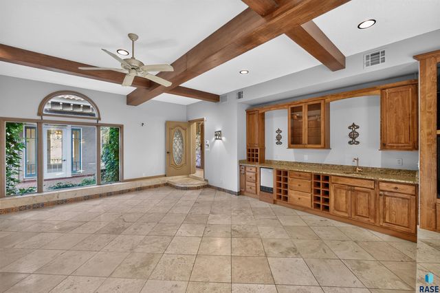 21 S Riverview HTS Heights, Sioux Falls, SD 57105