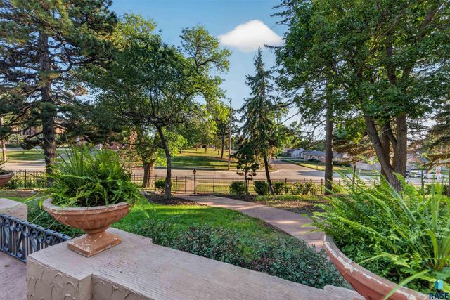 21 S Riverview HTS Heights, Sioux Falls, SD 57105