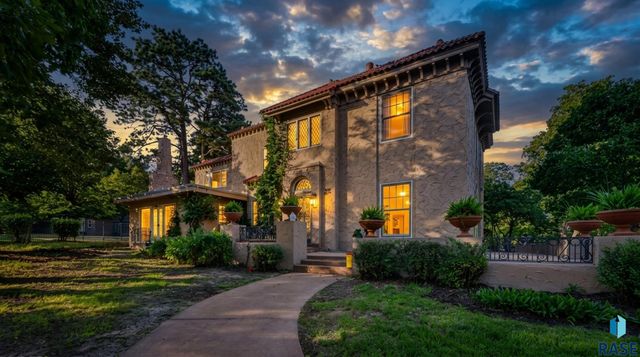 21 S Riverview HTS Heights, Sioux Falls, SD 57105
