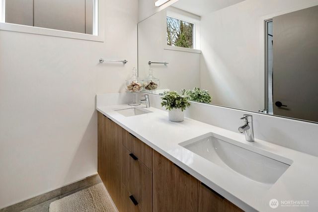 1601 E Jefferson Street, Seattle, WA 98122