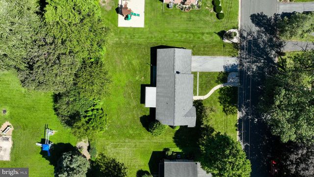 42 OAK LN, Stevens, PA 17578