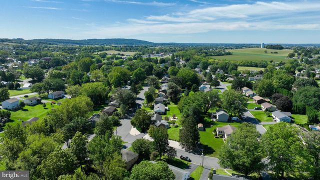 42 OAK LN, Stevens, PA 17578