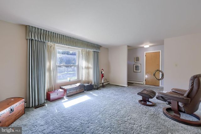 42 OAK LN, Stevens, PA 17578