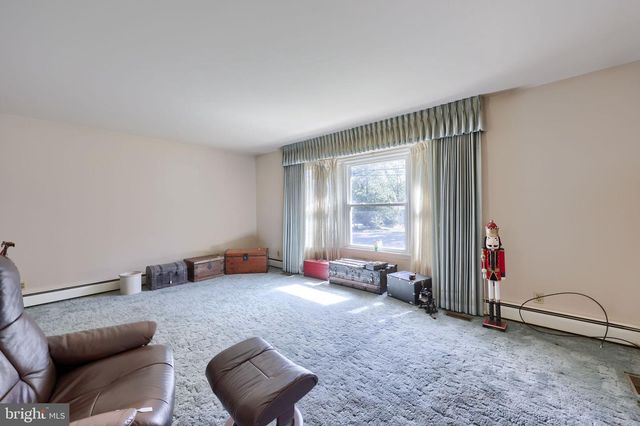 42 OAK LN, Stevens, PA 17578
