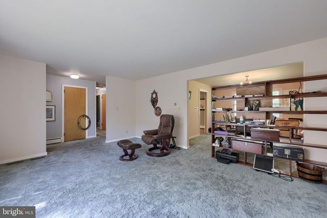 42 OAK LN, Stevens, PA 17578