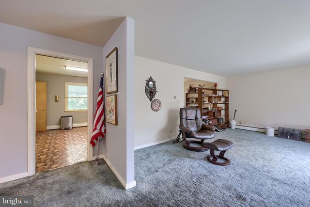 42 OAK LN, Stevens, PA 17578