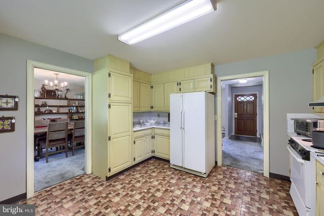 42 OAK LN, Stevens, PA 17578