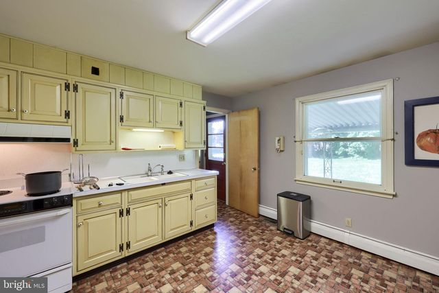 42 OAK LN, Stevens, PA 17578