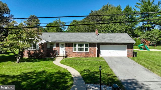 42 OAK LN, Stevens, PA 17578