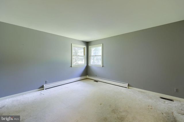 42 OAK LN, Stevens, PA 17578