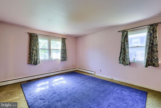42 OAK LN, Stevens, PA 17578