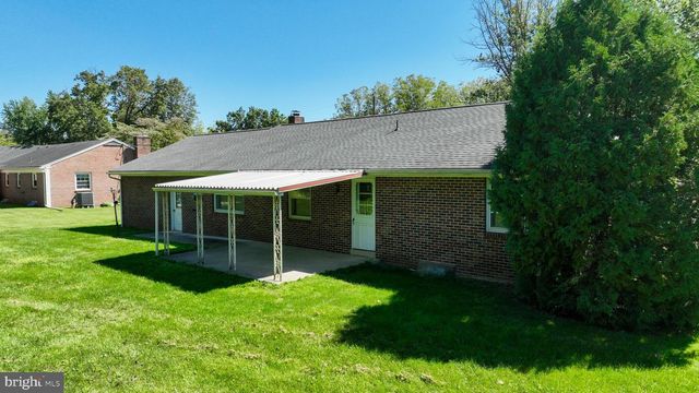 42 OAK LN, Stevens, PA 17578