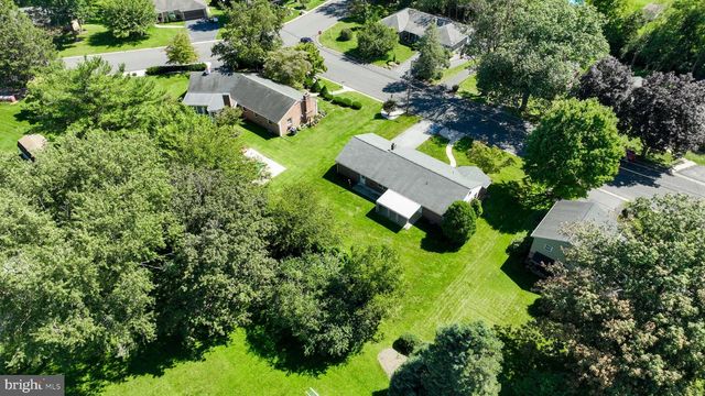 42 OAK LN, Stevens, PA 17578